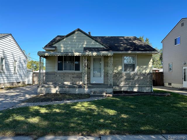 front view picture of 13676 Oakdale, Southgate, MI. 48195