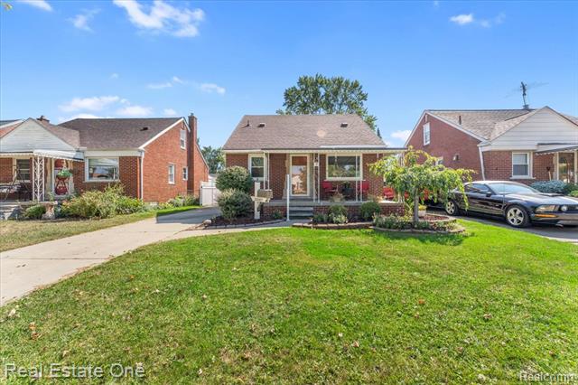 front view picture of 13487 Brest, Southgate, MI. 48195