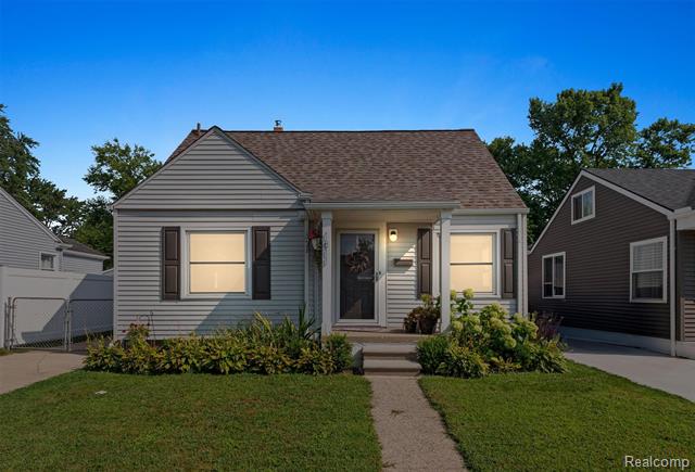 front view picture of 1811 Browning St, Ferndale, MI. 48220