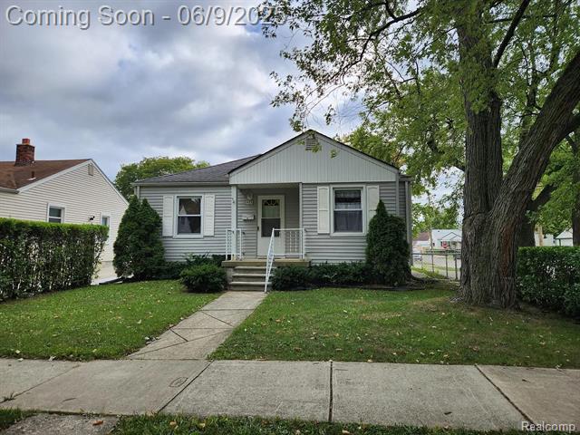 front view picture of 677 Cleveland, Lincoln Park, MI. 48146