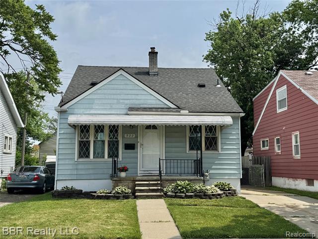 front view picture of 922 White, Lincoln Park, MI. 48146