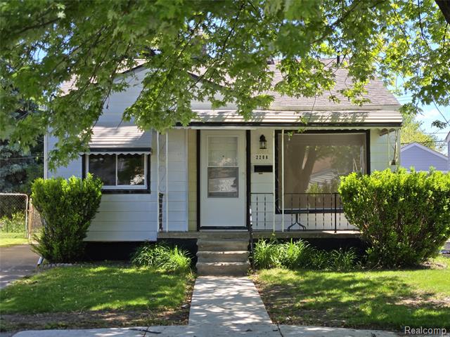 front view picture of 2208 Detroit, Lincoln Park, MI. 48146