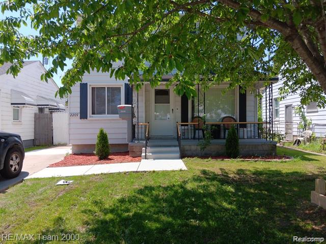 front view picture of 2209 Progress, Lincoln Park, MI. 48146
