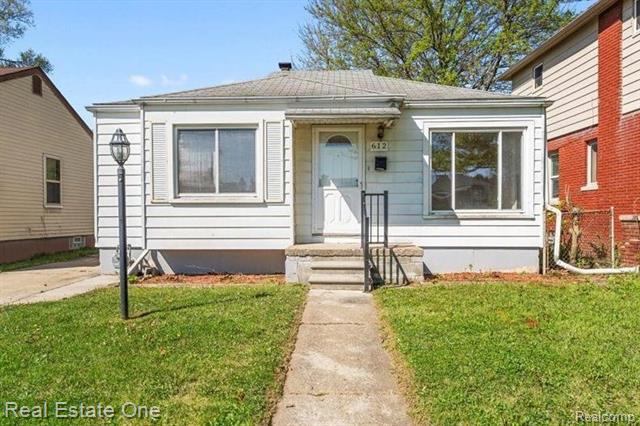 front view picture of 612 Mayflower, Lincoln Park, MI. 48146