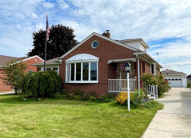 front view picture of 9325 Ruth, Allen Park, MI. 48101