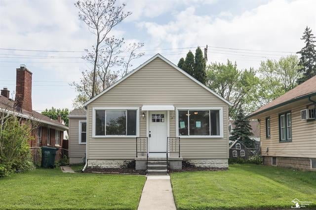 front view picture of 557 White, Lincoln Park, MI. 48146