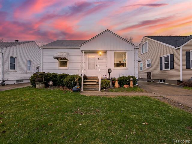 front view picture of 1043 Mill, Lincoln Park, MI. 48146