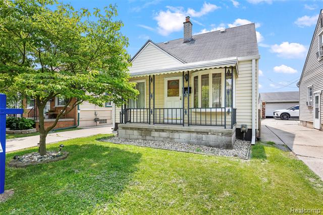 front view picture of 2359 Detroit, Lincoln Park, MI. 48146