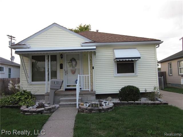 front view picture of 650 Cleophus, Lincoln Park, MI. 48146