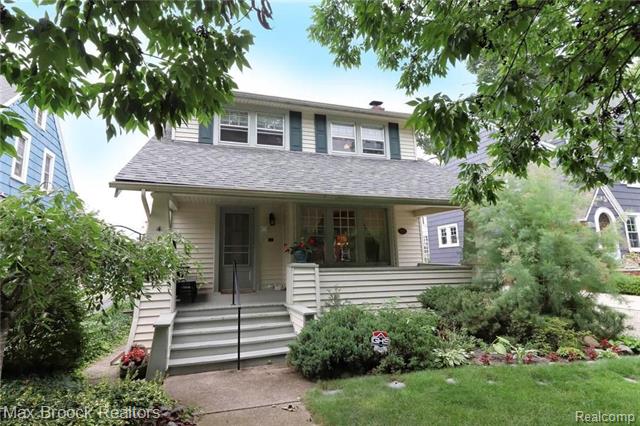 front view picture of 20 Woodside Park Blvd, Pleasant Ridge, MI. 48069