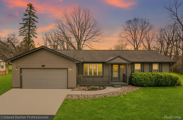 front view picture of 24746 Springbrook Dr, Farmington, MI. 48336