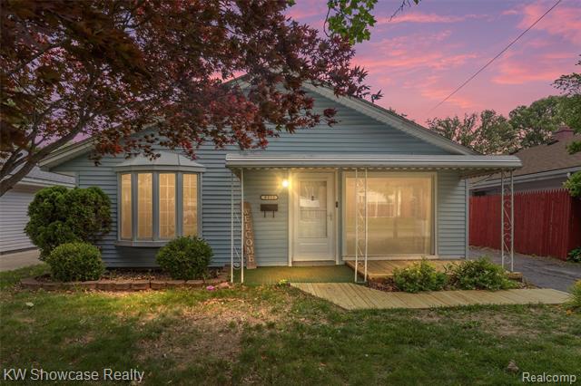 front view picture of 8055 Roosevelt, Taylor, MI. 48180