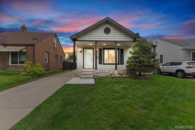 front view picture of 7960 Jackson, Taylor, MI. 48180