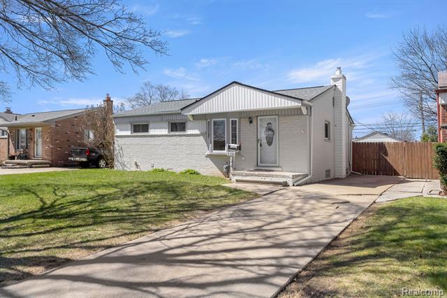 front view picture of 8324 Jackson, Taylor, MI. 48180