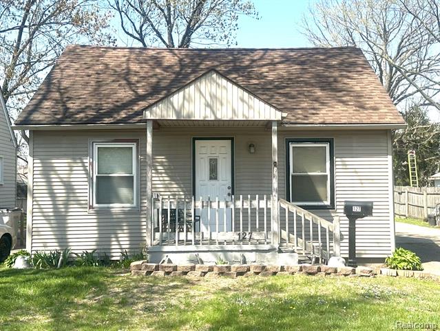 front view picture of 127 E Shevlin Ave, Hazel Park, MI. 48030