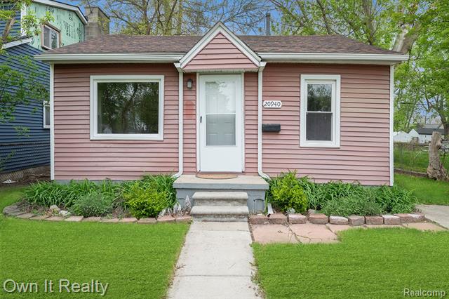 front view picture of 20940 Pinecrest, Taylor, MI. 48180