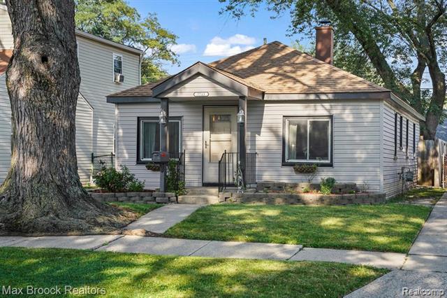 front view picture of 7713 Jackson, Taylor, MI. 48180