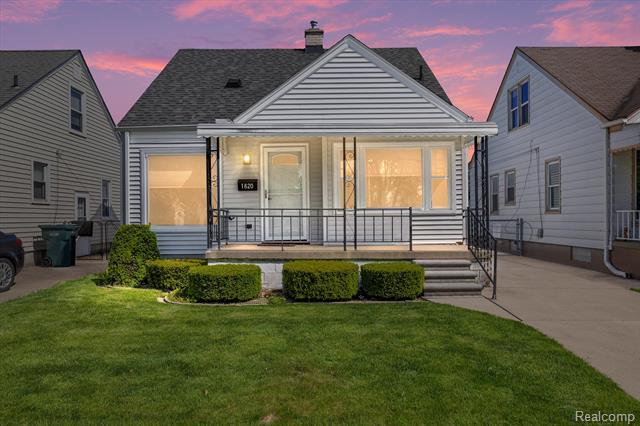 front view picture of 1820 Detroit, Lincoln Park, MI. 48146