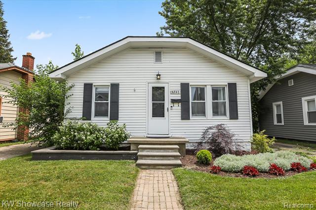 front view picture of 3246 Grayson St, Ferndale, MI. 48220