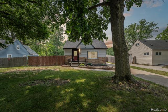 front view picture of 25195 Charles Ct, Taylor, MI. 48180