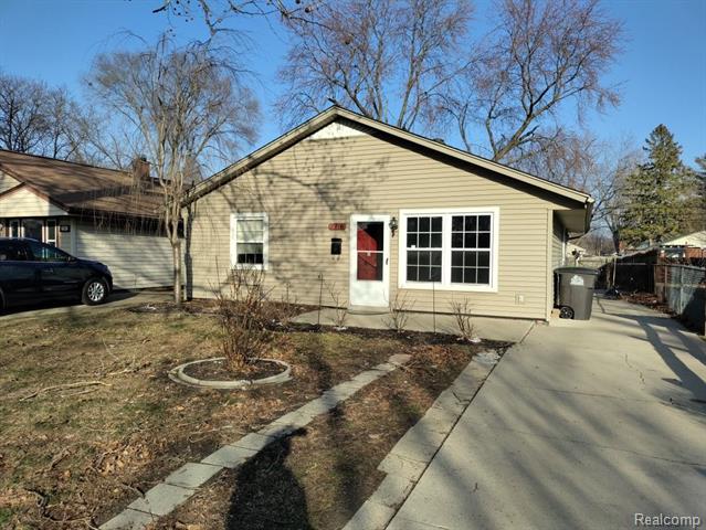 front view picture of 7919 Dudley, Taylor, MI. 48180