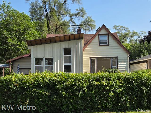front view picture of 19620 Jeanette St, Southfield, MI. 48075