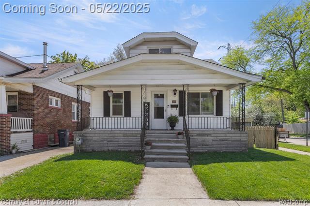 front view picture of 1089 White, Lincoln Park, MI. 48146