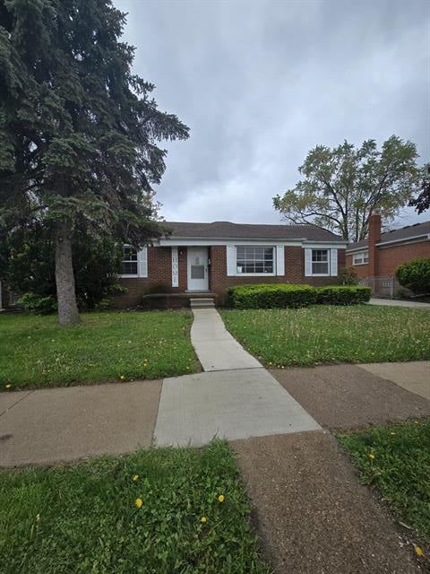 front view picture of 915 Cleophus, Lincoln Park, MI. 48146