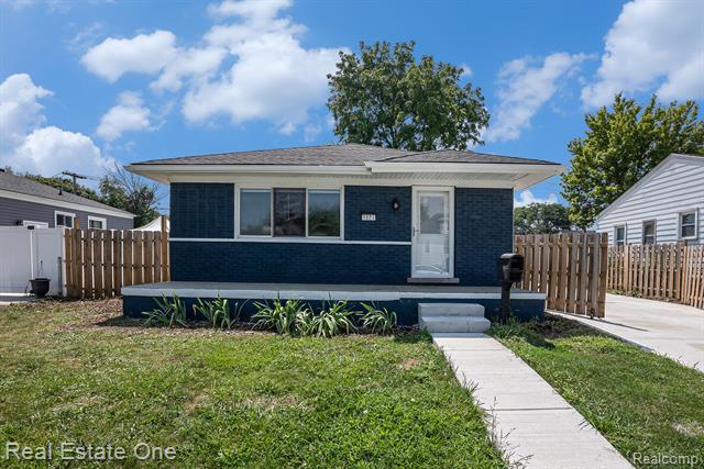 front view picture of 1027 Park, Lincoln Park, MI. 48146