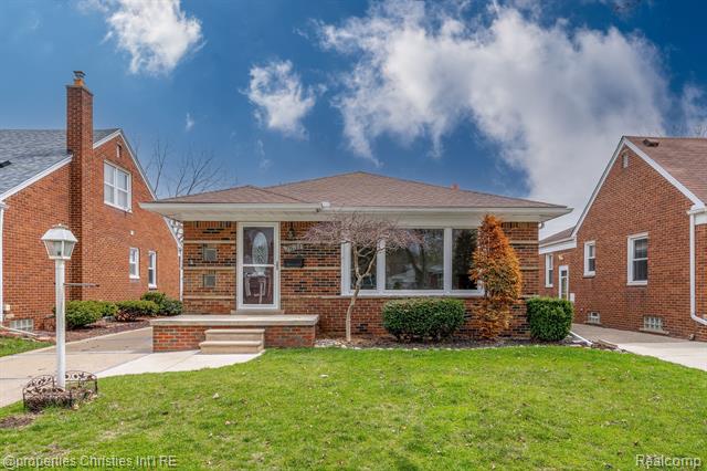 front view picture of 7631 Robinson, Allen Park, MI. 48101