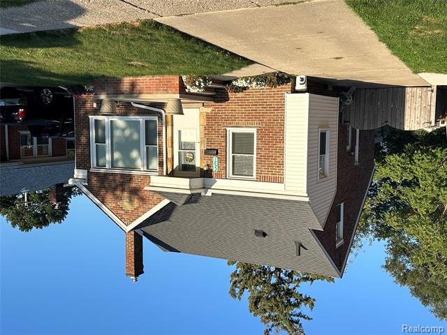 front view picture of 7221 Winona, Allen Park, MI. 48101