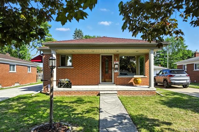 front view picture of 1523 Marion, Lincoln Park, MI. 48146