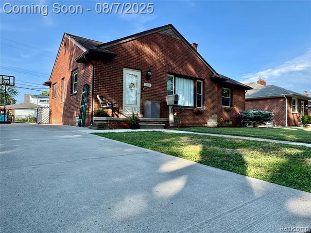 front view picture of 14558 Harrison, Allen Park, MI. 48101