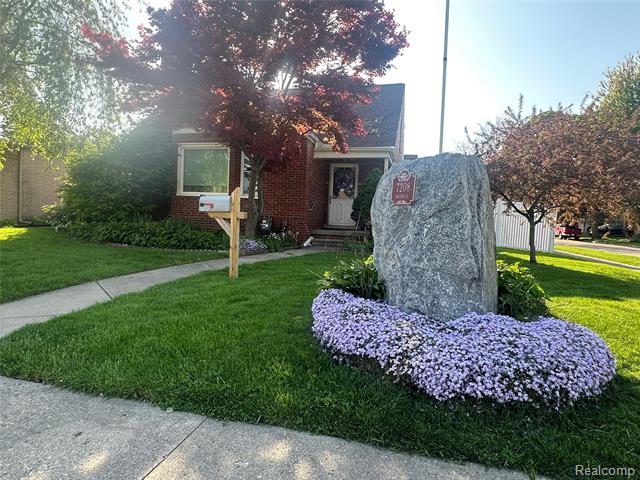 front view picture of 7208 Rosedale, Allen Park, MI. 48101