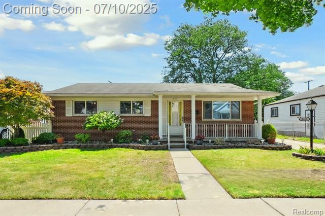 front view picture of 1427 Marion, Lincoln Park, MI. 48146