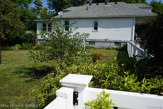 front view picture of 1076 Austin, Lincoln Park, MI. 48146