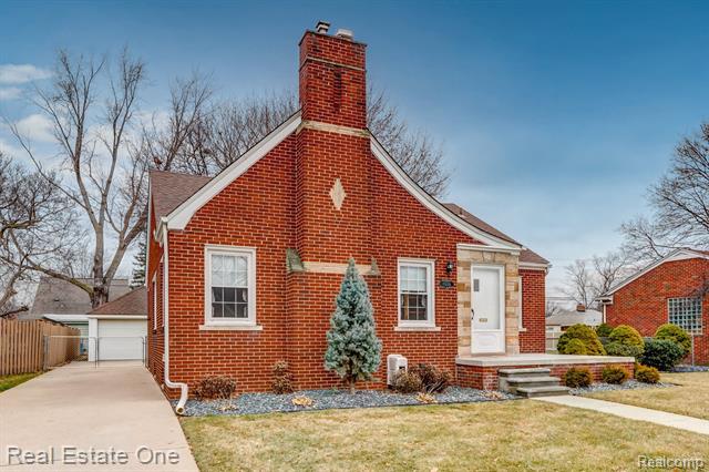 front view picture of 15076 Harrison, Allen Park, MI. 48101
