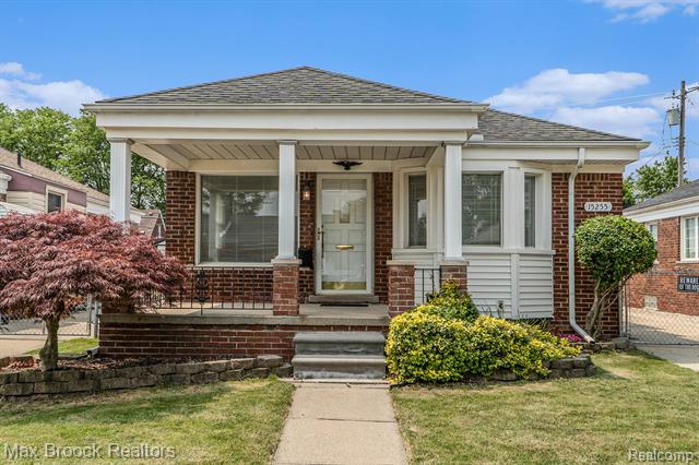 front view picture of 15255 Horger, Allen Park, MI. 48101