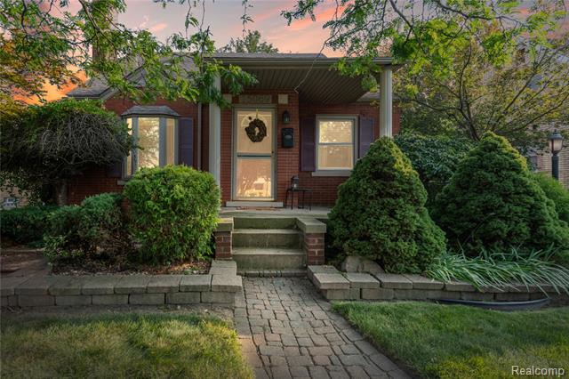 front view picture of 15069 Oceana, Allen Park, MI. 48101