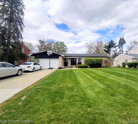 front view picture of 17060 Jeanette St, Southfield, MI. 48075