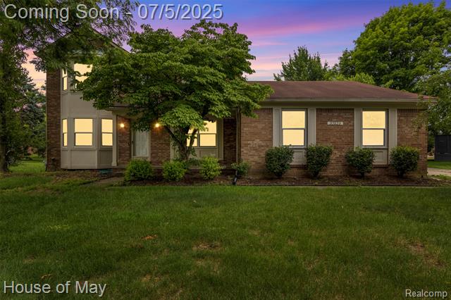 front view picture of 37829 Stableview Dr, Farmington, MI. 48335