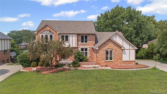 front view picture of 34970 Old Homestead Dr, Farmington, MI. 48335