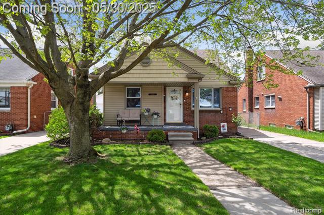 front view picture of 15645 Warwick, Allen Park, MI. 48101