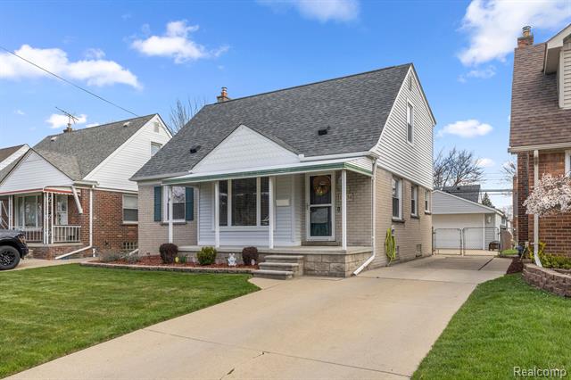 front view picture of 15134 Russell, Allen Park, MI. 48101