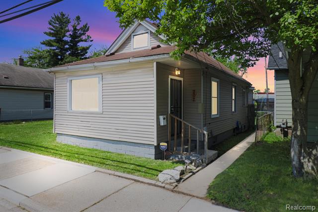 front view picture of 202 Haltiner, River Rouge, MI. 48218