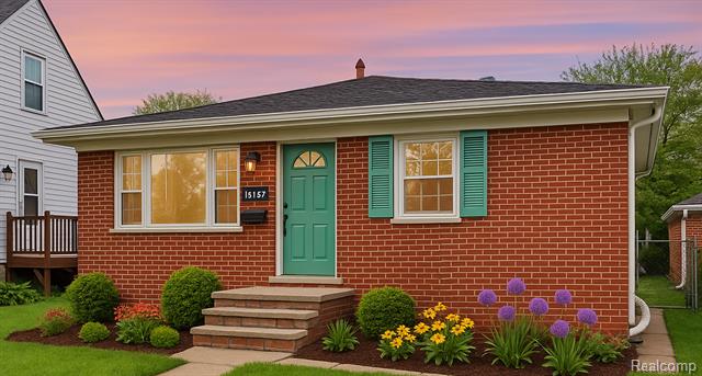 front view picture of 15147 University, Allen Park, MI. 48101
