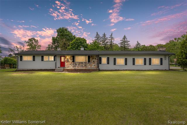 front view picture of 24891 Creekside Dr, Farmington, MI. 48336
