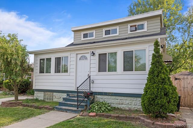 front view picture of 2121 Council, Lincoln Park, MI. 48146