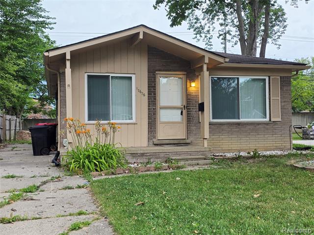 front view picture of 17676 Addison St, Southfield, MI. 48075
