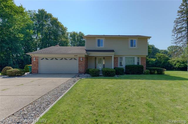 front view picture of 29211 Geraldine Ct, Farmington, MI. 48336